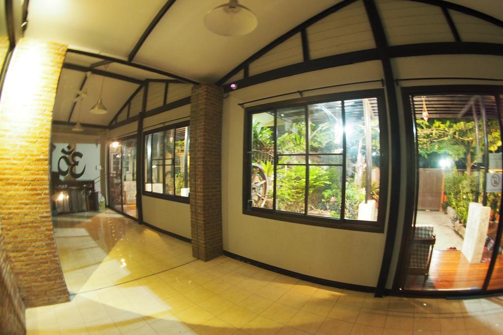 Mon Lodge & Yoga Donmueang Bangkok Exterior photo