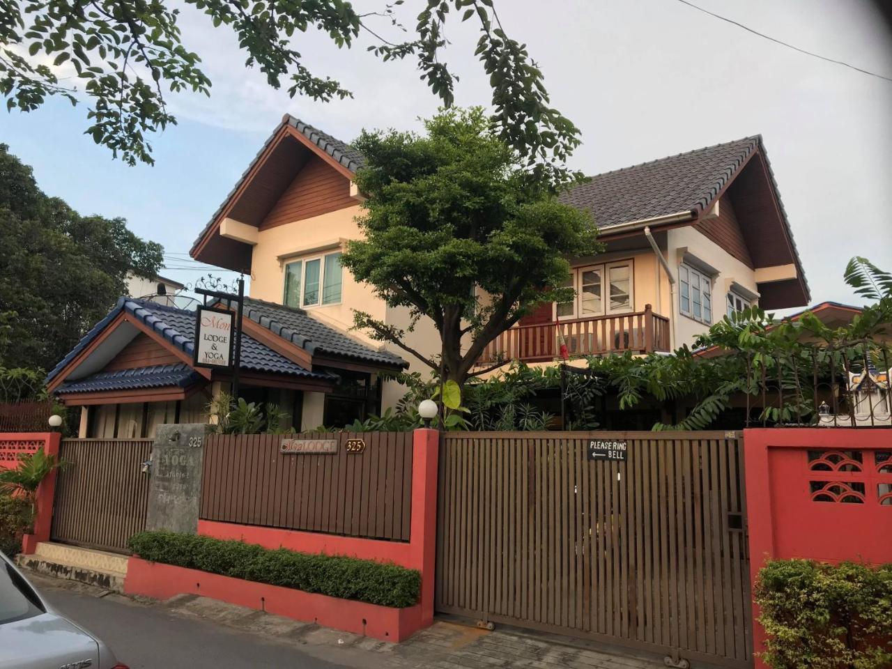 Mon Lodge & Yoga Donmueang Bangkok Exterior photo